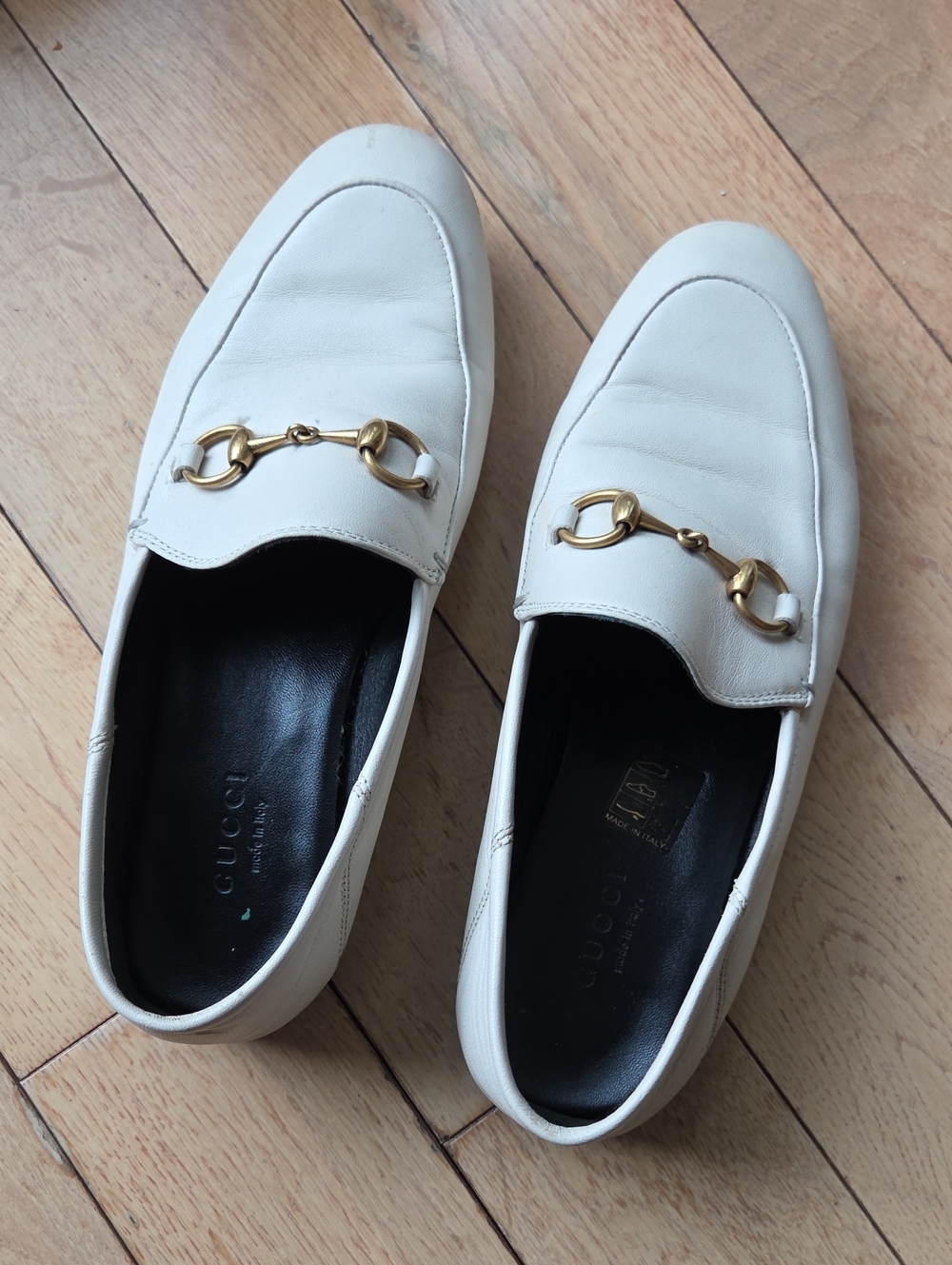 Gucci Men’s Cream Leather Loafers with Gold Horsebit